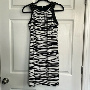 Robbie Bee Black and White Knee Length Dress - Size 4P